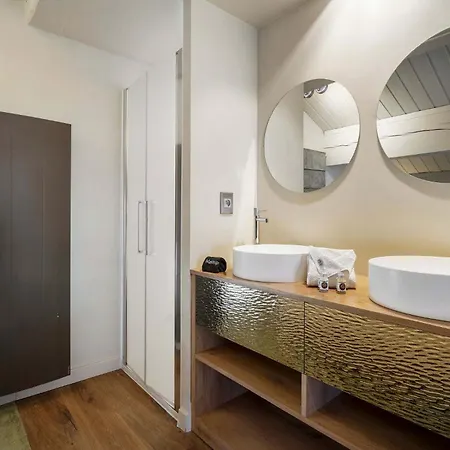 Luxurious With Ski-in And Out Access In Centre Lägenhet