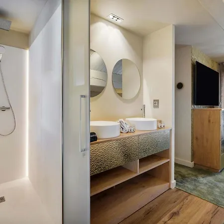 Luxurious With Ski-in And Out Access In Centre Lägenhet Val Thorens